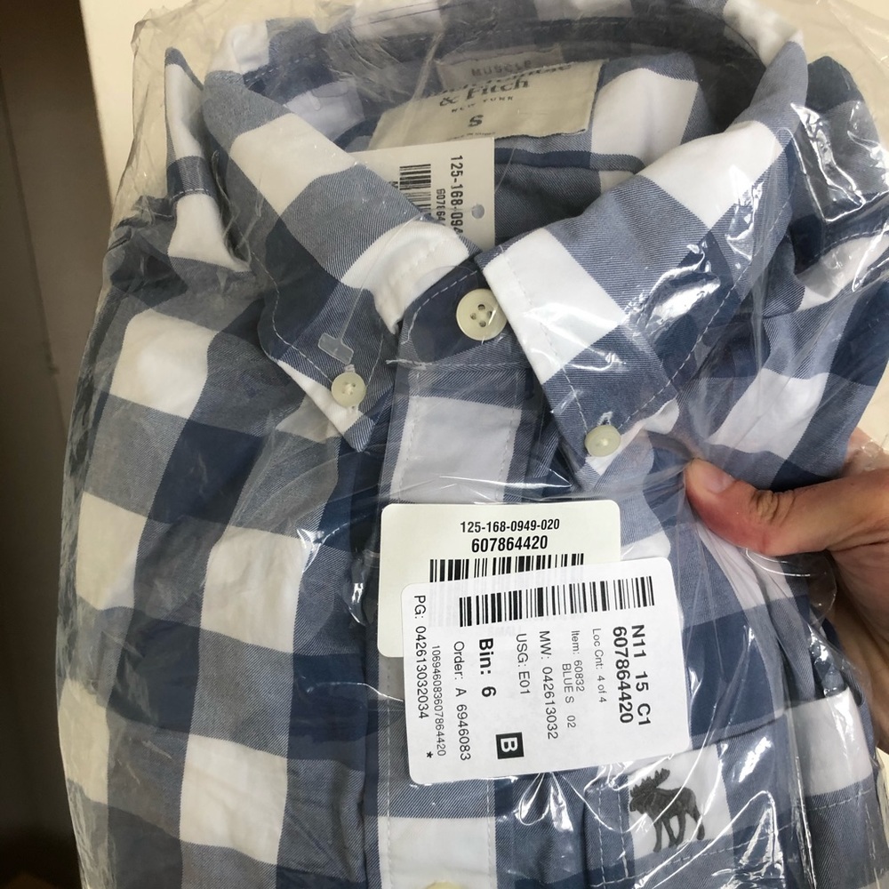 Men’s small plaid Abercrombie & Fitch shirt